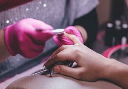 Equipment of the nail technician: offering services