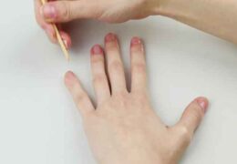 Method to push back your cuticles