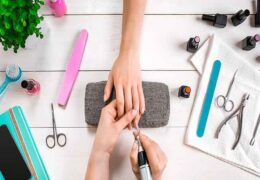 The essential decorative accessories in a nail technician kit