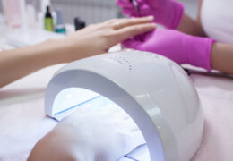 Which nail polish is suitable for UV nail lamps?