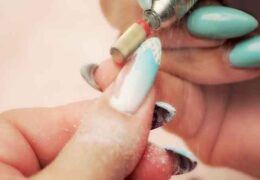 Filling and removing false nails with the electric nail file